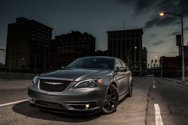 2013.5 Chrysler 200 S Special Edition Mid-size Sedan.jpg